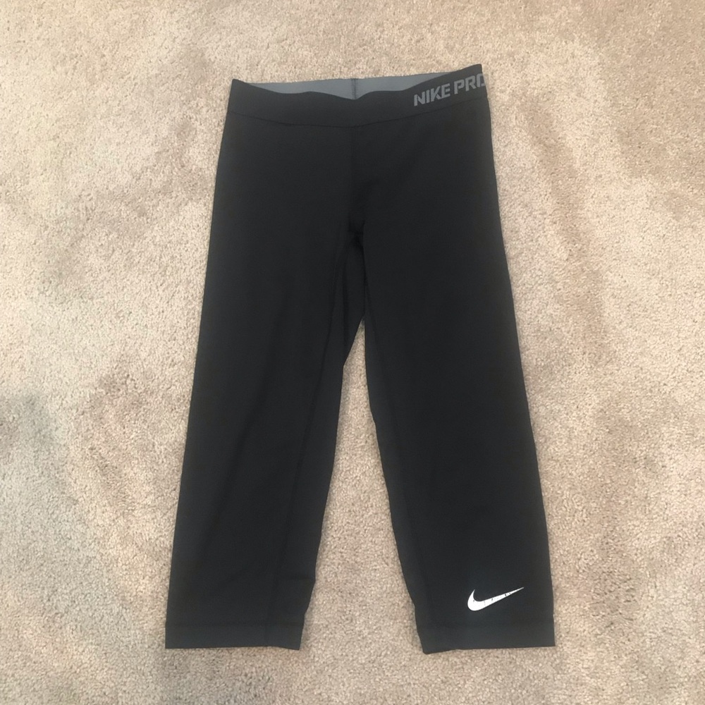Nike pro cropped compression leggings